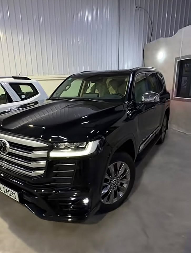 السلام عليكم لاندكروز Vx موديل 24بريم سياره جديده ماشيه 6000 فقط مغلفه جديده جدا رقم بغداد صيانه بشركه ساز ***********
