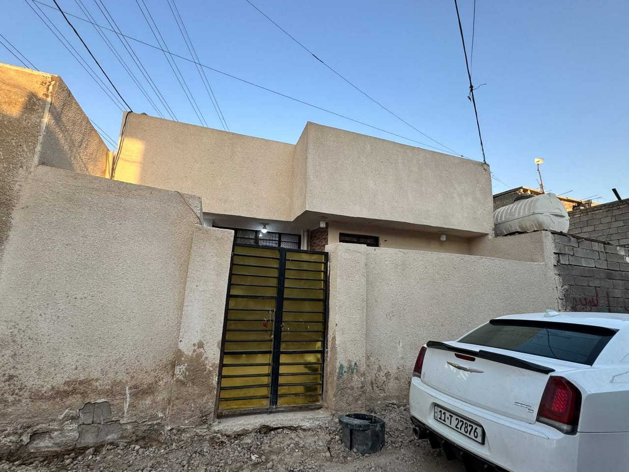 ياالله بيت لبيع في بغداد سبع قصور قرب صيطره سبع قصور شارع عشرين   طابو زراعي مساحه 100متر مربع 
لبيت ما مسكون كبل تجي تكعد بي سكف كوكريت بيت كلش نضيف مجاري ماء سأله كهرباء  منطقه جاي يشتغلون كافه خدمات  بيه سعر 32مليون بي مجال رقم***********
