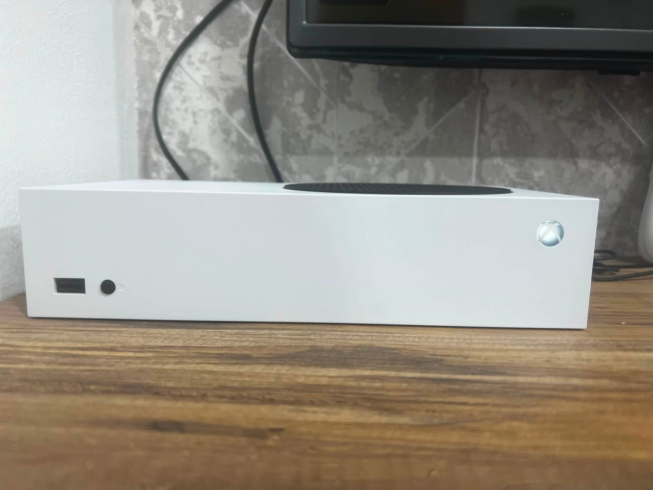 سلام عليكم جهاز XBOX سريس اس نظافة 95% لوك ستيكر اصدار 2024 الجهاز بحالة جدا ممتازة يجي مع ملحقات جوستك اضافية اصلية هارد HDD500 گيگا مع ماوس وكيبورد وماوس باد + بطارية 🔋 قابلة للشحن مع الكيبل وكل اسلاك الجهاز اصلية مع سماعة اونيكوما X29 هدية وية الجهاز كراند اونلاين محسنة مع لعبة رزدنت ايفل ركويم سعر الجهاز كامل مع المحلقات 550 الف دينار وبي مجال بسيط للاستفسار رجائا واتساب الرقم : ***********

