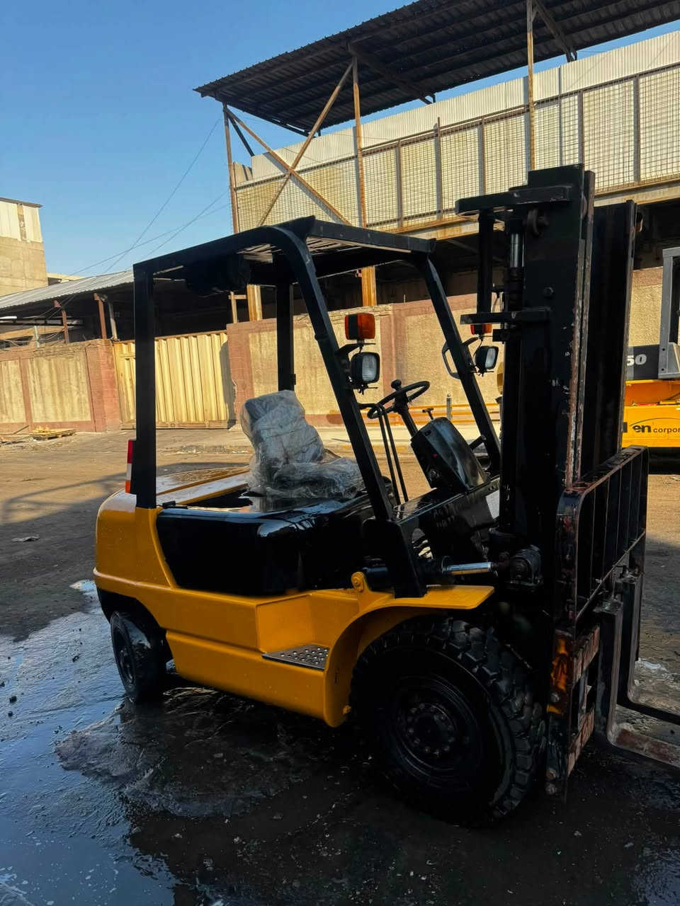 Nissan2.5 طن
العنوان بغداد الكراده 52
***********
