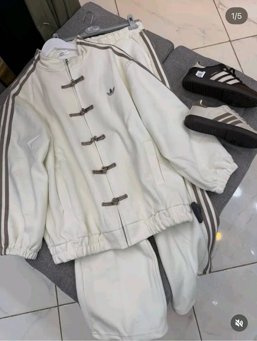 وصل سوت نسائي رياضي🤍❤️‍🔥
السعر 👈👈28لاف 👉👉
الخامة تركي درجه اولى 🌏🙂
قياسات(38-40_42_44_46_48)
للطلب والاستفسار مراسلة الصفحة 
يوجد خدمه توصيل الفين دينار داخل قضاء المسيب 
وتوصيل لكافه محافظات العراق  🚖

نص مكتوب في الصور:
- 1/5