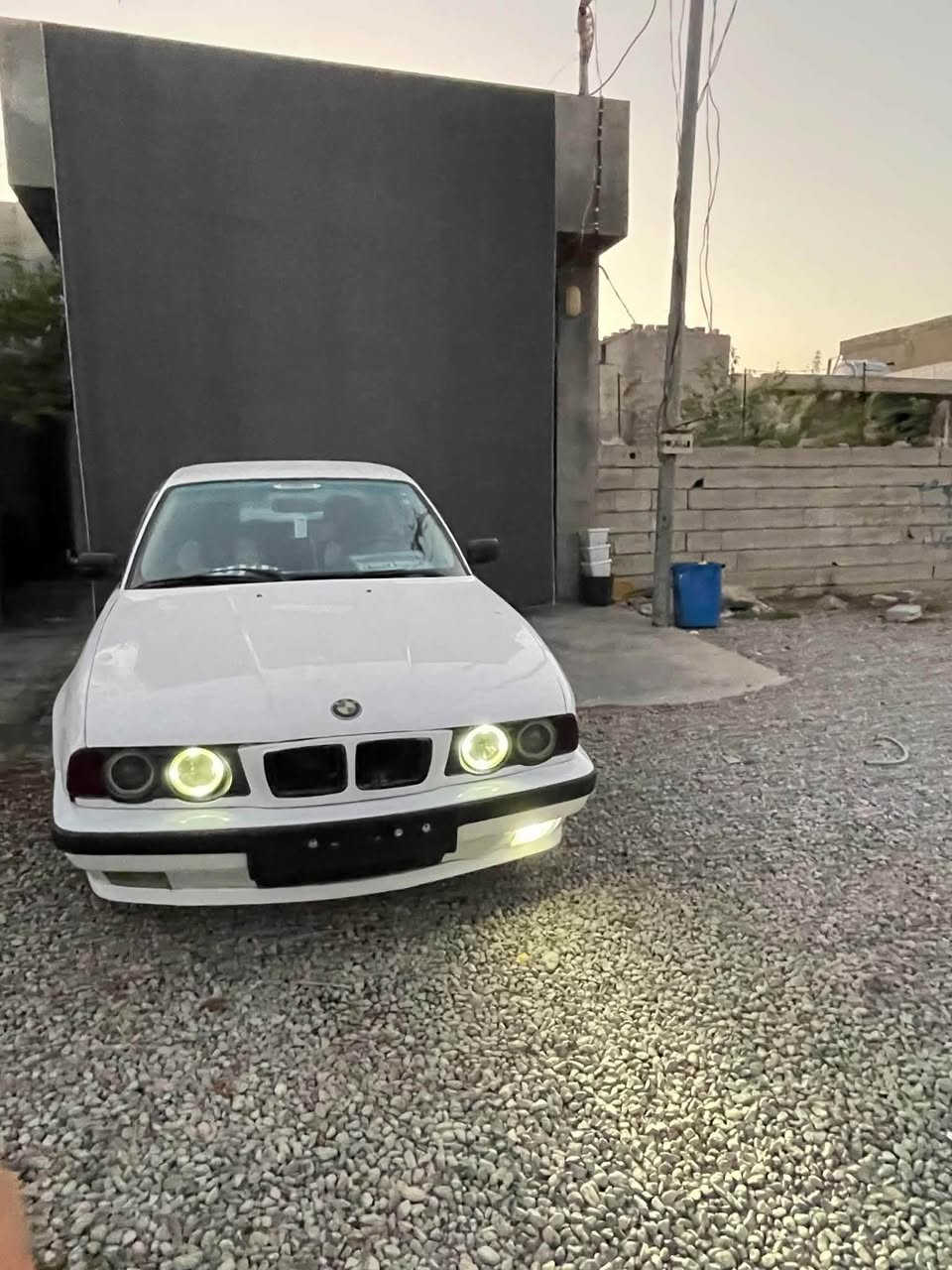 بۆ فرۆشتن bmw 
مۆدێل ١٩٩٢ رەقەم هەولێر 
دوو جام کارەبا گێر حادی مەکینە ٥٢٠ کەپس 
کامل بۆ یاخە 
بەشەرتی موس و براوە  بەس جەمەلەخی دواوەی لای سەیاق براوەتەوە لەحیم کراوەتەوە کراوە بە پنتە 
بە شتی تەعویل و خرامە و دارو بەرد سەنەوی بەسەر چووە مانگێکە 
جەنیشی خرامە تیاب و دوای مەعامەلە بەدەس وەری دەگریەوە .....!
شوێن : ڕانیە 
*********** ڤایبەر و وەتسئەپی لەسەرە رانية, السليمانية
