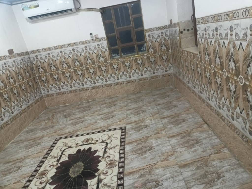 إلسلام عليكم اخواني عندي بيت للأيجار بالايمن حي المنصور شارع 7 البيت طابقين 5 غرف البيت بناء حديث كله سراميك سقوف ثانوية
للأستفسار اتصل على الرقم ***********
