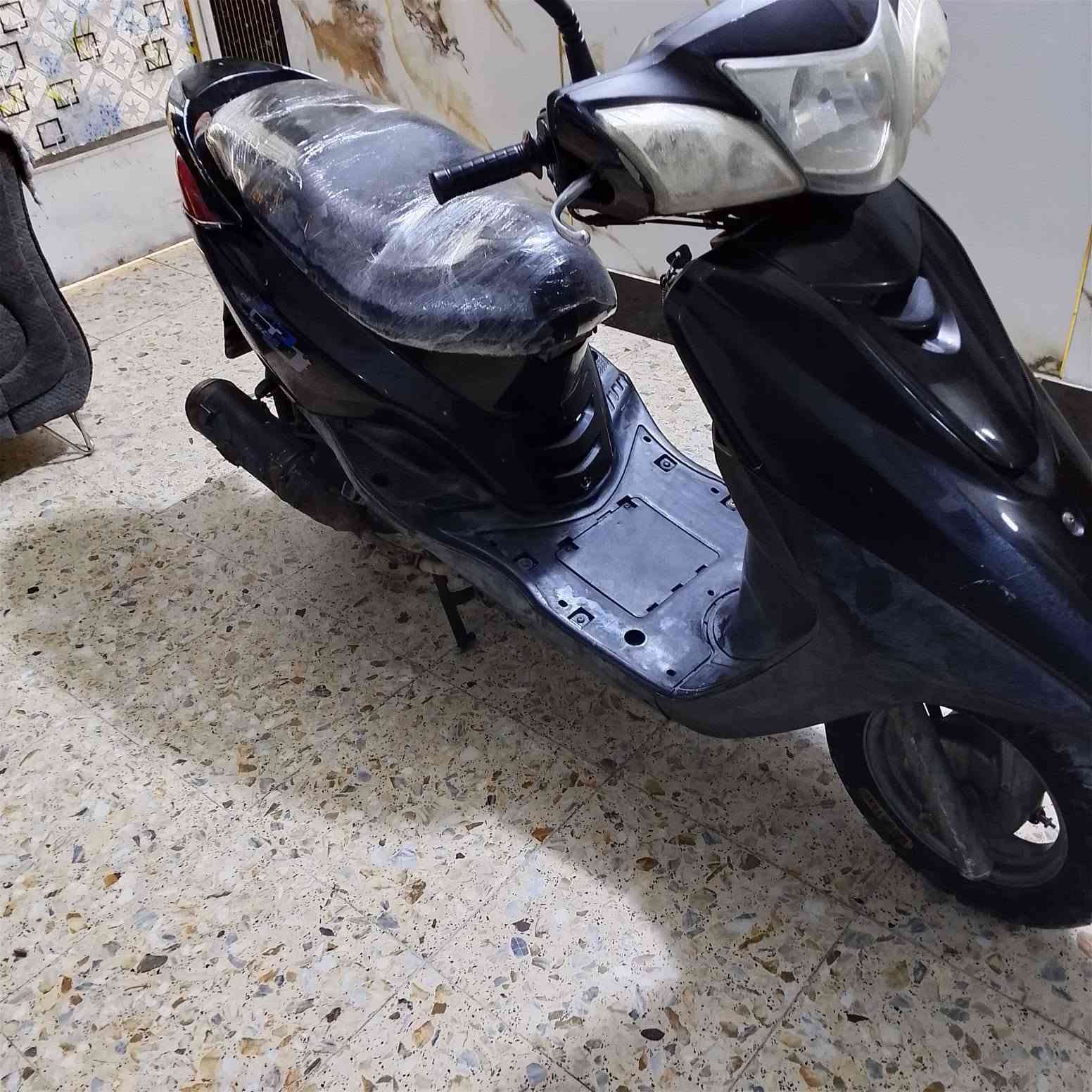 سلام عليكم متاح دراجه بغبغاء كفالة عامه سلف وهندر المكينة ناعمه ممفتوحه شلعه ومعدل الكهربائية كلهه شغله قفل صندوك قفل ستيرن ارورق كامله سعر 600 المكان مدينة الصدر رقم الهاتف ***********
