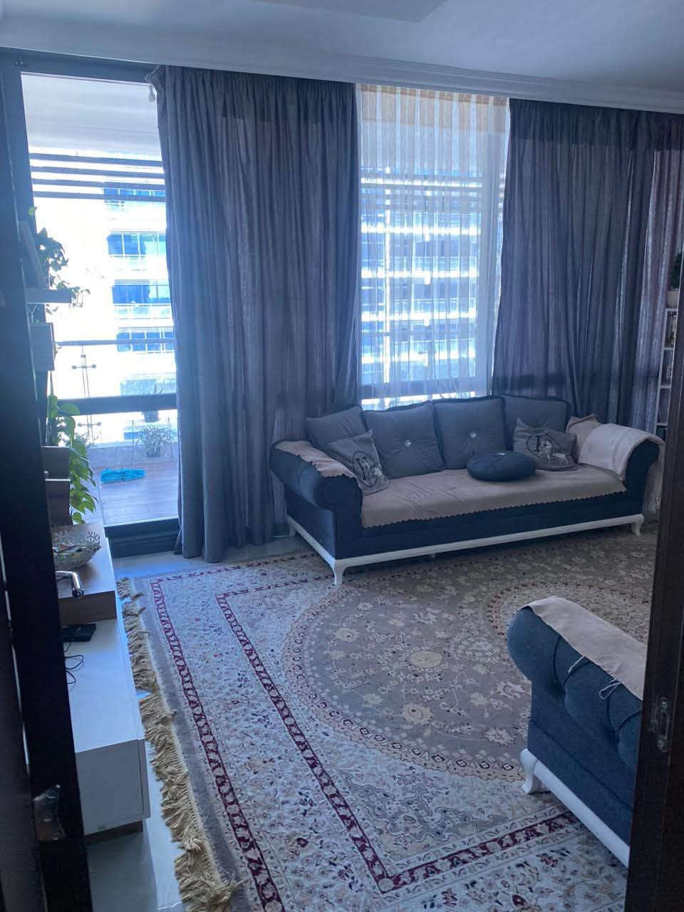 عرض مميز في مجمع بوابة العراق ✨.
📐المساحة :198
🏢بناية :29
⬆️الطابق : عالي
🌴الاطلالة داخلية :على بنايات الاربعينات 

💵السعر :575 مليون 

ملاحظة مهمه 
 الشقة مؤثثة بالكامل 

فرصة مناسبة للسكن والاستثمار ضمن موقع مميز

للاستفسار 📞:
***********
***********

