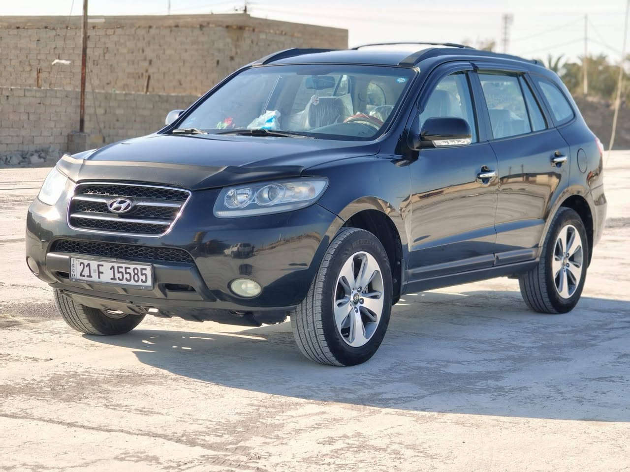 السلام عليكم سنتافي خليجي 2008  7 راكب مكينه 2700 V6 رقم سيلمانيه هزه وسنويه ورقم كله جديد تبريد 3 قطع فتحه سقف سياره ع البلاد بيها بس باب وجامرلغ مبدل بلادي باقي كفاله عامه  مكانها ديالى بعقوبة قرب مرور ديالى سياره خير من الله السعر 115 وبيها مجال حك الجيه للاستفسار  اكثر الاتصال ع رقم ***********
