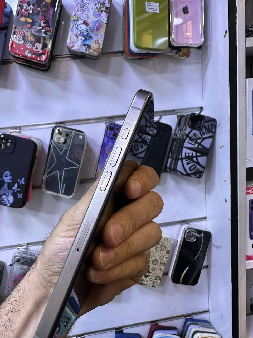 iPhone 15 Pro Max*
- *اللون*: تيتانيوم
- *النسخة*: شرق اوسط ماستر AH/A
- *الذاكرة*: 256GB
- *البطارية*85% بلاد
- *الحالة*: كله شغال
- *ملاحظة*: بي نقاط سود فقط2
   جهاز وتر بروف
- السعر*: 650 
جهاز نضافته100/100
هاتف:***********
مكان بغداد الدوره

نص مكتوب في الصور:
- 57 LTE 8:44
- حالة البطارية
- >
- عادية
- تععمل بطارية iPhone هذه على النحو المتوقع. حول البطارية
- والضمان...
- الحد الأقصى للقدرة
- 85%
- هذا قياس لقدرة البطارية مقارنة بقدرتها عندما كانت جديدة.
- قد تتسبب القدرة المنخفضة بتقليل ساعات الاستخدام بين
- عملية الشحن والأخرى.
- عدد الدورات
- 900
- هذا هو عدد مرات استهلاك iPhone لقدرة البطارية.
- معرفة المزيد...
- تاريخ التصنيع
- يناير 2024
- أول استخدام
- يونيو 2024