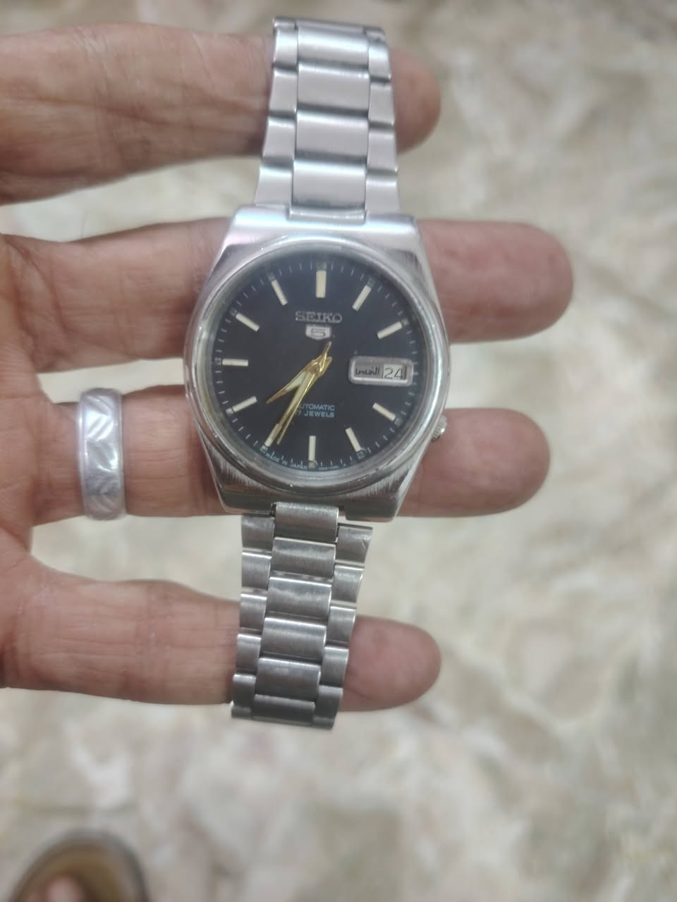 ساعة • للبيع • سعر عالخاصة