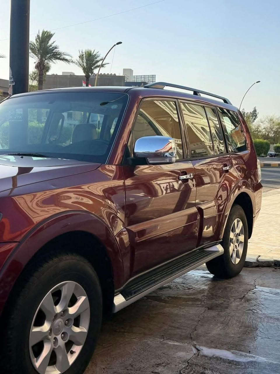 السلام عليكم 
باجيرو موديل ٢٠١٦ فوووول مواصفات رقم اربيل الدولي اتريد تحويل اتريد وكالة السيارة جديدة جدا تخم تاير حدادية جديدة محرك مكفول وممفتوح كير جديد ممفتوح السيارة مال بيت جناي تاخذها وتدعيلي اللون مميز 
المواصفات:
كراسي كهرباء
شاشه وكامره 
حساس خلفي
دمام بالجنطه
علامه على البنيد
لايت زنون 
زراك لايت
محرك 3500 V6
7 راكب
3 قطع تبريد
دفع رباعي4*4
فتحة سقف وباقي مواصفات الحبتور معروفه
ماشيه 130 الف 
السيارة جديدة جدا 
سعر السيارة 165 $
العنوان بغداد الوزيرية
***********
