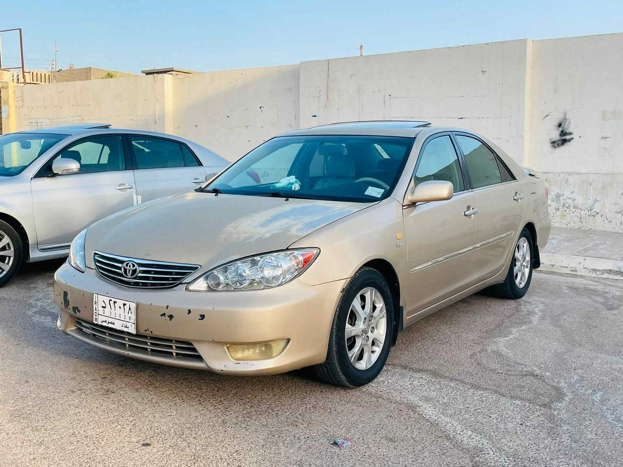 السلام عليكم
كامري 2006 فول مواصفات 1/1 XLE
محرك 3000 V6 
محرك كير تبريد تدفئه كهربائيات كلها جاهزه 
صدر تخم تاير جديد 
السيارة جاهزه بدون اي نقص 
رقم بغداد بأسمي 
مصبوغة حزام 
.
السعر / 98 $ بيها مجال بسيط 
العنوان / الأنبار - الفلوجة 
.
للأستفسار /
هاتـف  /  ***********
واتساب  / ***********
