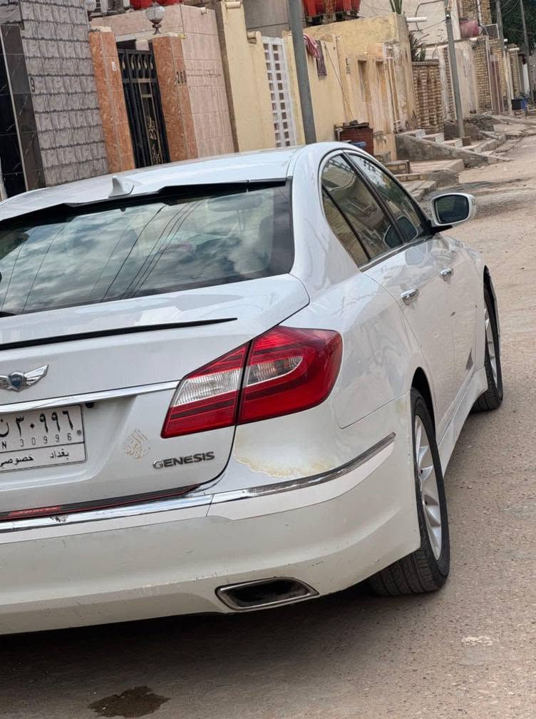 جنسيز 2012
وارد امريكي 
بيهة 3 قطع كما موضح بالسونار 
مواصفات بصمة تشغيل وبيبان وصندوق 
كشنات كهربائية 
السعر 122 وبيهة مجال بسيط 
او للمراوس بسيارة عالية وانطي فرق 
رقم الهاتف *********** عمارة, ميسان
