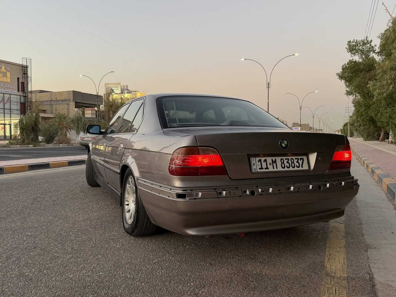 730i 1996 E38 V8 خفاش
‏
‏تحية طيبه....👇
‏خفاش رقم بغداد سنوية وهزه جديدة لل 2031 بأسمي شخصياً  محرك 30i V8 اصل
‏فول مواصفات :-👇
‏كشنات امامي خلفي كهرباء
‏ستارة خلفية كهرباء + جانبيات
‏كشنات جلد 16 حركة مع خزن ميموري
‏سلايد روف شغال
‏هيترات بالكشنات الامامية والخلفية
‏مراية قلاب مع البك
‏مرآة وسطية كهربائية عاكسة للضوء العالي
‏تبريد ثلج
‏جنطة شفط
‏ABS منظومة شغالة
‏كهربائيات بلادية بدون جطلات
الادامة :-👇
‏حدادية جديدة
‏تخم تاير جديد
مسطرة بخاخات مع البخاخات مال حاوية
تخم بلك مع مجاول كامل جديد
طوافة البانزين الصغيرة والكبيرة مع الفيت بم مع القاعدة كاملة مال حاوية
منظومة ABS مع اربع حساسات كاملة
تخم واشر قبق ولفات كامل
سيم سكليتر كامل
مكينة جام مال الابواب
جامة امامية جديدة توني شادهه....👇
السيارة ‏صبغ عام جمالية بدون حادث
‏وتفاصيلها واضحة بالصور

مكان السيارة بغداد

‏السعر  (57) ورقة

‏***********

