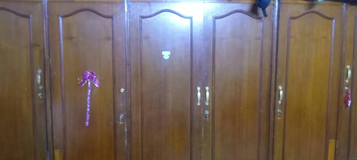 غراض باسعار مناسبه جدا الشراي يتصل وبي خير ويدلل *********** وبي واتساب للتواصل الديوان 13 متر

نص مكتوب في الصور:
- 2