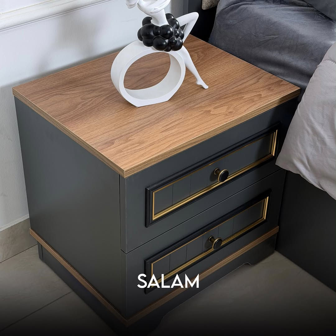 

نص مكتوب في الصور:
- SALAM