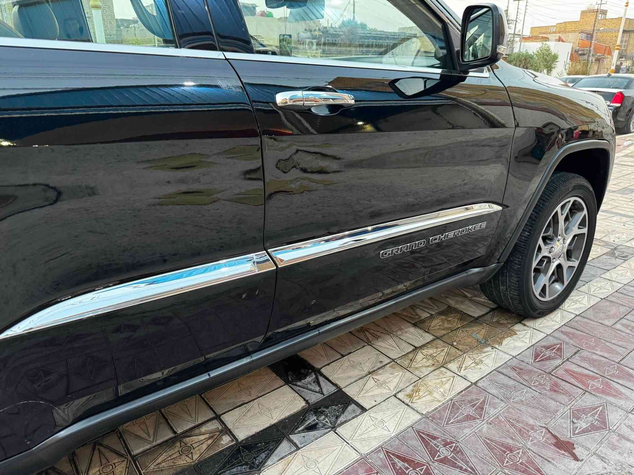 السلام وعليكم جيب لاريدو. خليجي فول لمتدد موديل 2019  خليجي فول الأخير سياره ماشيه 90  رقم بصره بسمي تبريد ثلج ماناقصه شي سياره.  تحويل ثاني يوم  سياره مكفوله بيه بارد بل بيبان جهت العبري  فقط   والباقي كفاله   مكاني الناصرية مركز مرواس فقط تاهو   🖤  السعر 235  ***********
