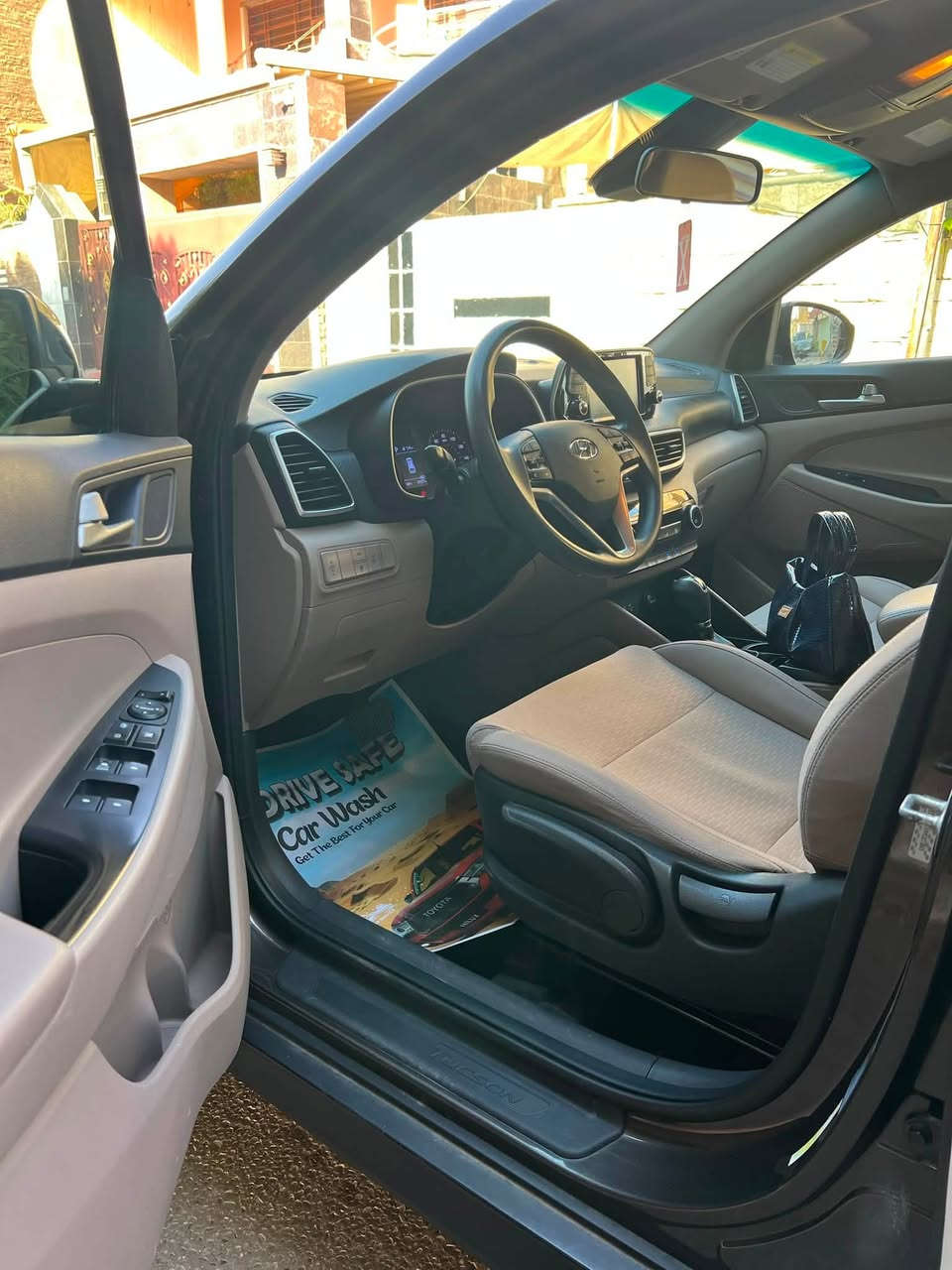 🚘 هيونداي توسان موديل 2020
✨السيارة مرتبة ونظيفة وجاهزة للاستخدام كير ومحرك  كفالة مكينة ٢٠٠٠ دوش 
🎨 صبغ 3 قطع فقط
✅ ضربتها بسيطه جدا باب وجاملغ خلفي 
✅ بدون دواخل بدون أرباك 
❄️ تبريد ممتاز
⚙️ مكينة وكير بحالة جيدة كفالة لا تنقيص ولا تبخير 
🛞 السيارة مريحة واقتصادية ومناسبة للاستخدام اليومي
سيارتي جديده جديده بمعنى الكلمة مال بيت ماشيه ٢٩ كيلو فقط 

📍 الموقع: ديالى بعقوبه الجديده 
📞 للحجز والاستفسار:  ‭***********‬
