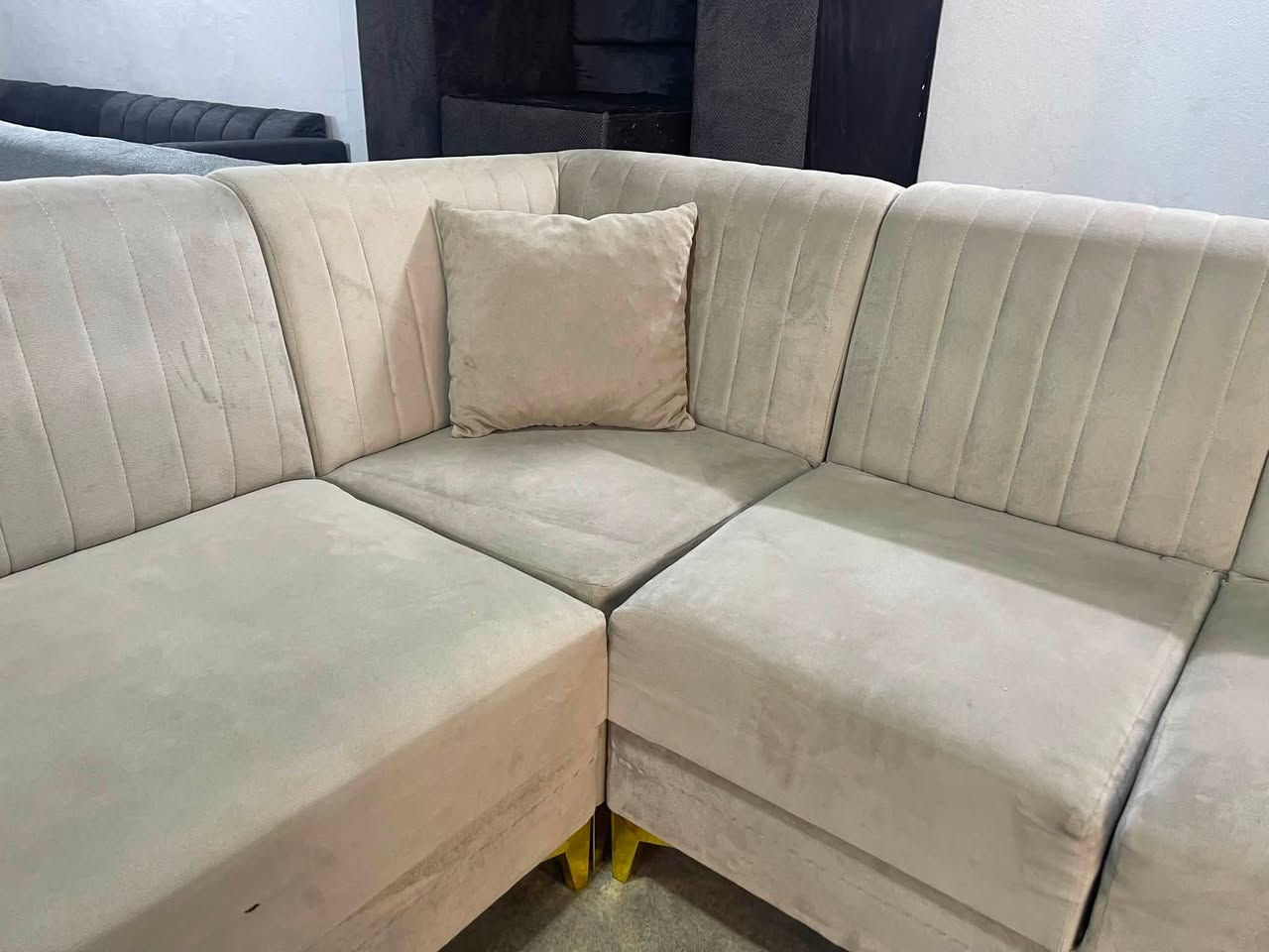 هاتینەوە بە ئێڵێکی دیزاین کۆمپیتەری
بۆفرۆشتن ئێڵی 10نەفەری 
فول دەست کردە ئیسپەنجی 
10سانتی طوبیە ماڵەکە بە 
پاکو خاوێنی ماوەتەوە دیزاینی
کۆمپیتەریە ژم***********
