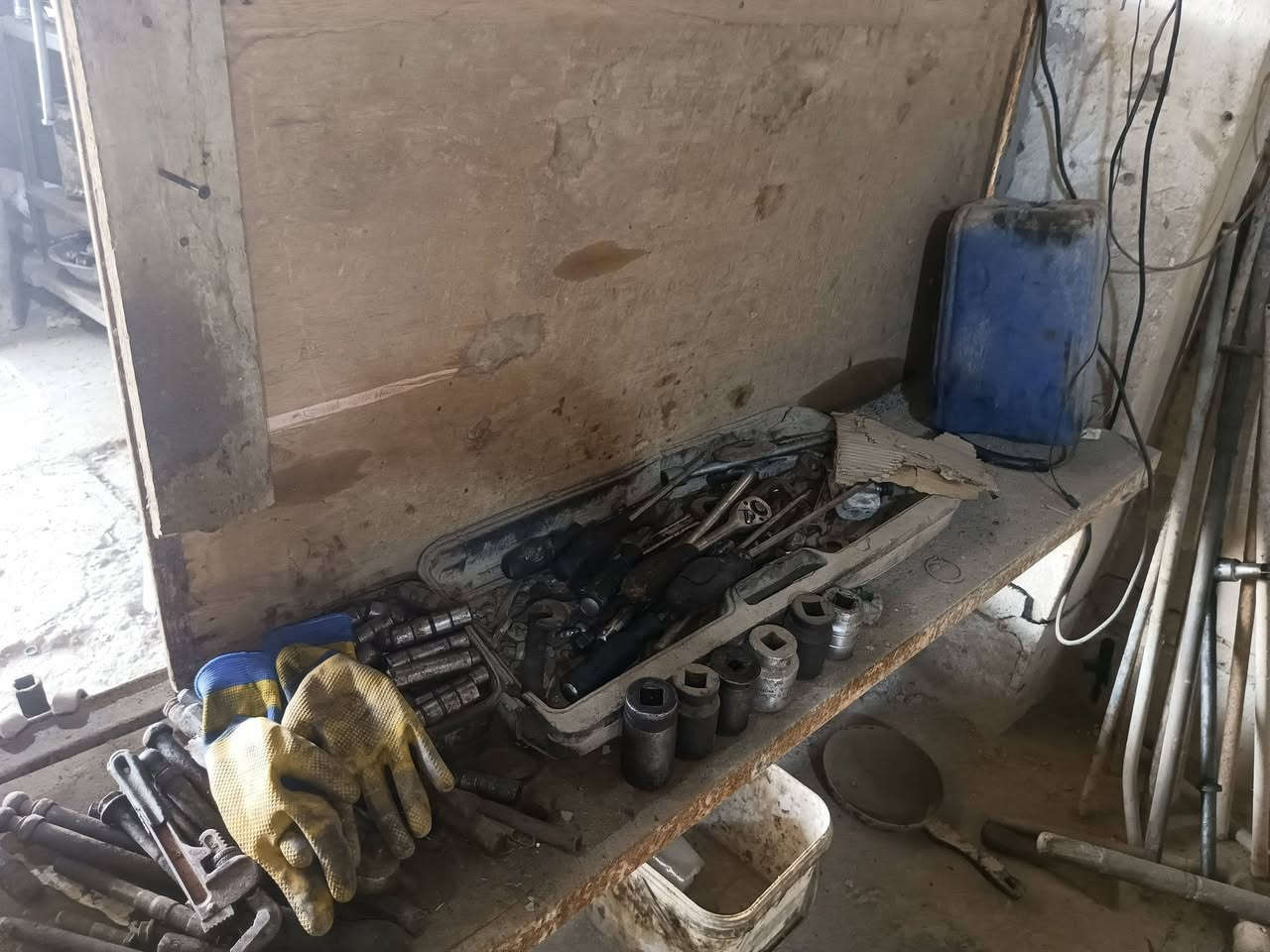 بيع عدد كامله محل حداد صدر 
الهاتف ***********
