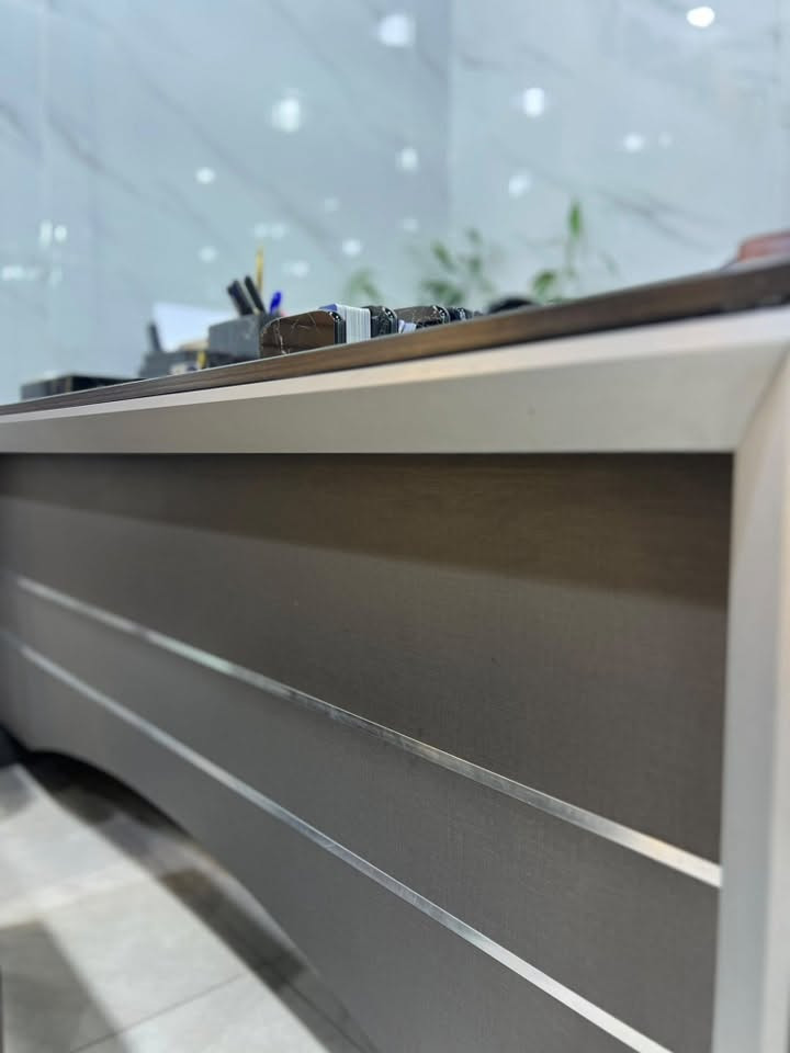 مكتب كامل + كراسي ضيوف وطبلة + كرسي مكتب طبي للبيع (كامل) بسعر 490 الف وبي مجال
***********📞

📍المنصور - 14 رمضان
