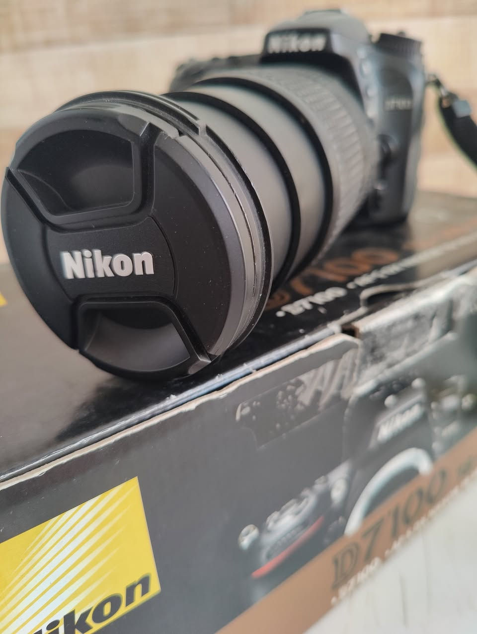 📸 للبيع كاميرا نيكون Nikon D7100
🔹 استخدام قليل جداً، بحالة ممتازة وكأنها جديدة
🔹 جميع الملحقات كاملة
🔹 العدسة 18-140mm
🔹 رام + كيبل نقل + حزام كتف
📍 المكان: كربلاء
💰 السعر: 550 ألف 
      ***********
