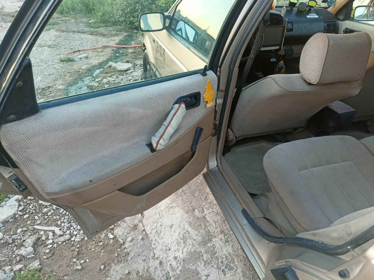 للبیع او مراوس سعر 35بي مجال دفتر بيها سنويه هزه جديده سياره كله بلادي قطره لاصبغ لا ضرب ما بي سقف سلايت يشتغل كهربايات كله شغال گير محرك شرط رقم م ***********

