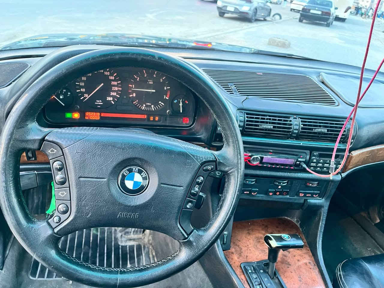 سلام عليكم للبيع بي ام 735اصل
مكفوله من ضربه صبغ جماليه
مكينه35كفاله
تبريد ثلج❄️
رقم بغداد دولي سنويه لل31
تخم تاير جديد كهربائيات كلها شغاله
سياره كلها عـل لبلاد منضومه تدفئه بلاديه
تحكم ستيرن برده خلفيه 
اربع جام اوتو
سياره فوال للاخير

سياره احله من صور

سعر58وبيها مجال قليل
مكاني بصره حيانيه
***********
