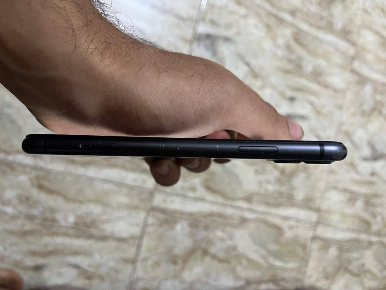 ايفون ١١ • ١٢٨ • فيس ايدي معطل