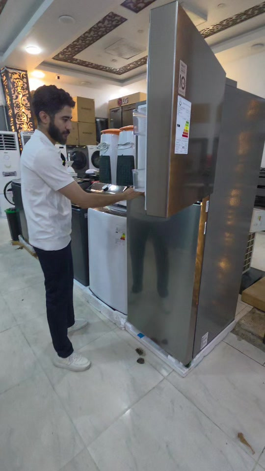 🚨 إذا تعرف ثلاجات LG… هذا المنشور إلك! ثلاجة LG 19 قدم 🇮🇩 إندونيسي أصلي ❄️🔥 برأيكم شنو أكثر شي يميز الـLG عن باقي الثلاجات؟ 👀 ❤️ لايك للي مجرب LG ويعرف قيمتها ***********
