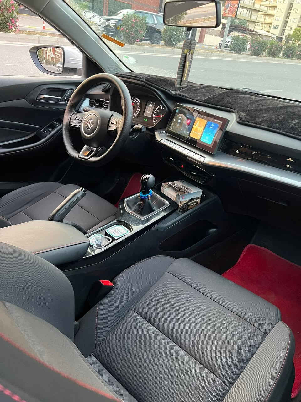 Mg gt  2025 
13000 km 
بۆیاخ تەنک 
کامل جوانکاری 
1  PDR هەیە 
 ***********
