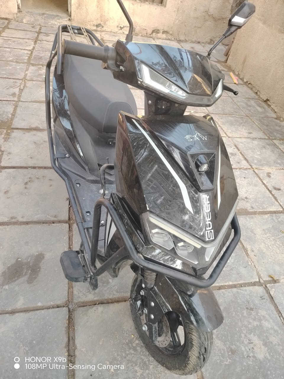 سلام عليكم
دراجه. شحن للبيع 
دراجه جديده صارله 20 يوم من اخذته
ملف 3000 شحن يمشيك 60 كيلو 
السعر 800 وبيه مجال لاستفسار 
***********
