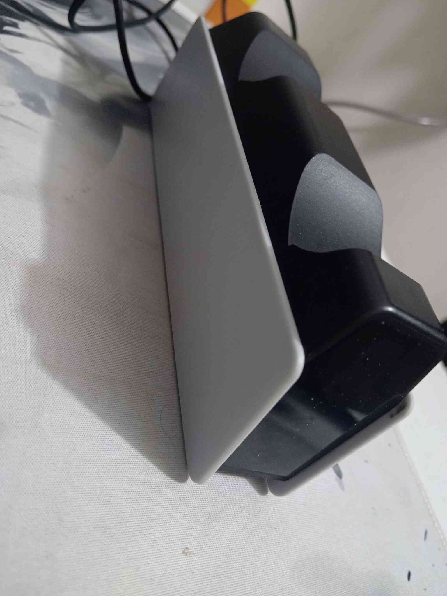 السلام عليكم 4  قطع مستخدم للبيع
1:  كيبورد hyper x alloy Eilet
 شغال 100% فقط  

الكيبورد كله شغال ويتعرف عل برامج السوفتوير يجي دبل منفذ واير سعره 25 الف متوفر توصيل

2: سبيكر بلوتوث ويارلس شحن صوته فول استخدام يوم سعره 15 الف

3: هارد HHD 512 GB ب20الف

4: شاحن يدات ps5 غير مستخدم  17 الف

توصيل متوفر لجميع المحافظات واتساب ***********
