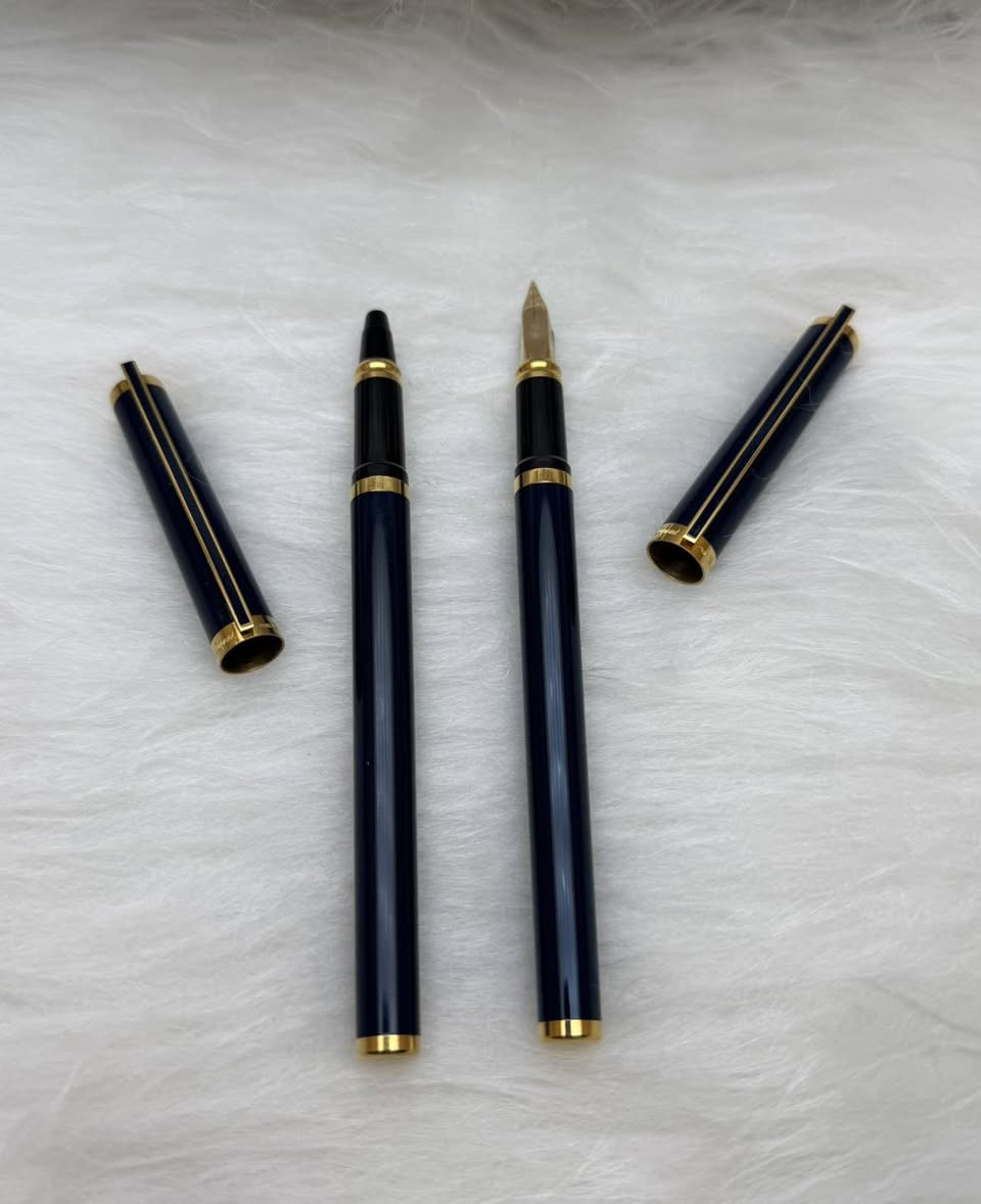 S.T.Dupont PARIS
سيت إس تي ديبونت
حبر و سوفت  
فرنسي المنشأ اصلي 
حجري لون نيلي 
ريشة(سلاية) ذهب خالص عيار 18k
جنكال + حلقات طلاء ذهب 
حجم الخط M
انتاج سنة الثمانينات 
جديد غير مستخدم 
مع العلبة الاصلية
للاستفسار المراسله على الواتساب او الاتصال بالرقم  *********** 
يوجد خدمة توصيل داخل بغداد و محافظات⁩
