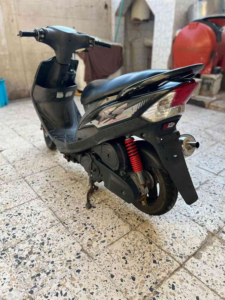 دراجه ماكس عدله للبيع مكفوله مامفتوحه كله ختم واحد
السعر 900وبيه مجال الشراي يتصل 
***********
