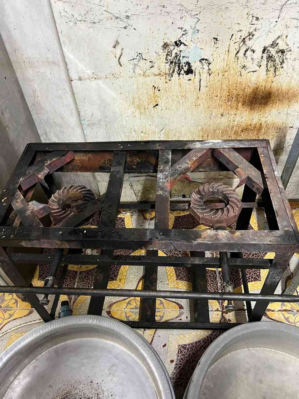 طباخ مطعم للبيع
المكان كراده 
سعر طباخ ثلاث عيون ١٠٠ الف
سعر طباخ عينان ٧٥ الف
للتواصل ***********
