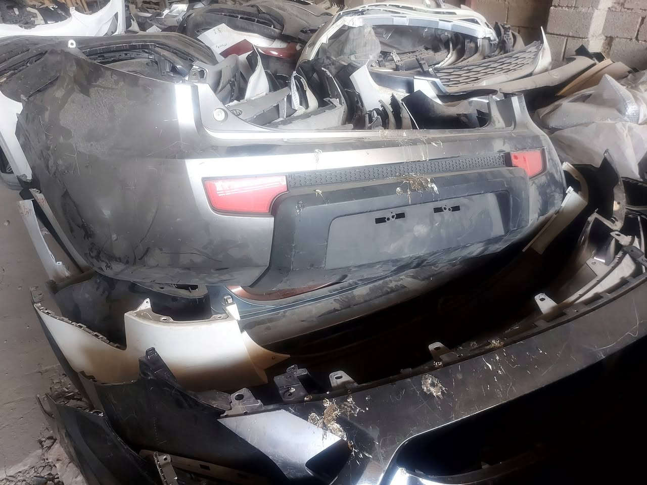 السلام عليكم متوفر بك لايتات صول ودعاميات خلفيه صول ومسطره التريشه اعلى الايتات  الي  بين البنيد والايت  جمله ومفرد للاستفسار رقم الهاتف  واتس اب ***********
العنوان كربلاء الحي الصناعي قرب الرايه 
محلات الملك
