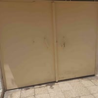 باب حديد • ١٢٣×٢١٠سم • نظيف
