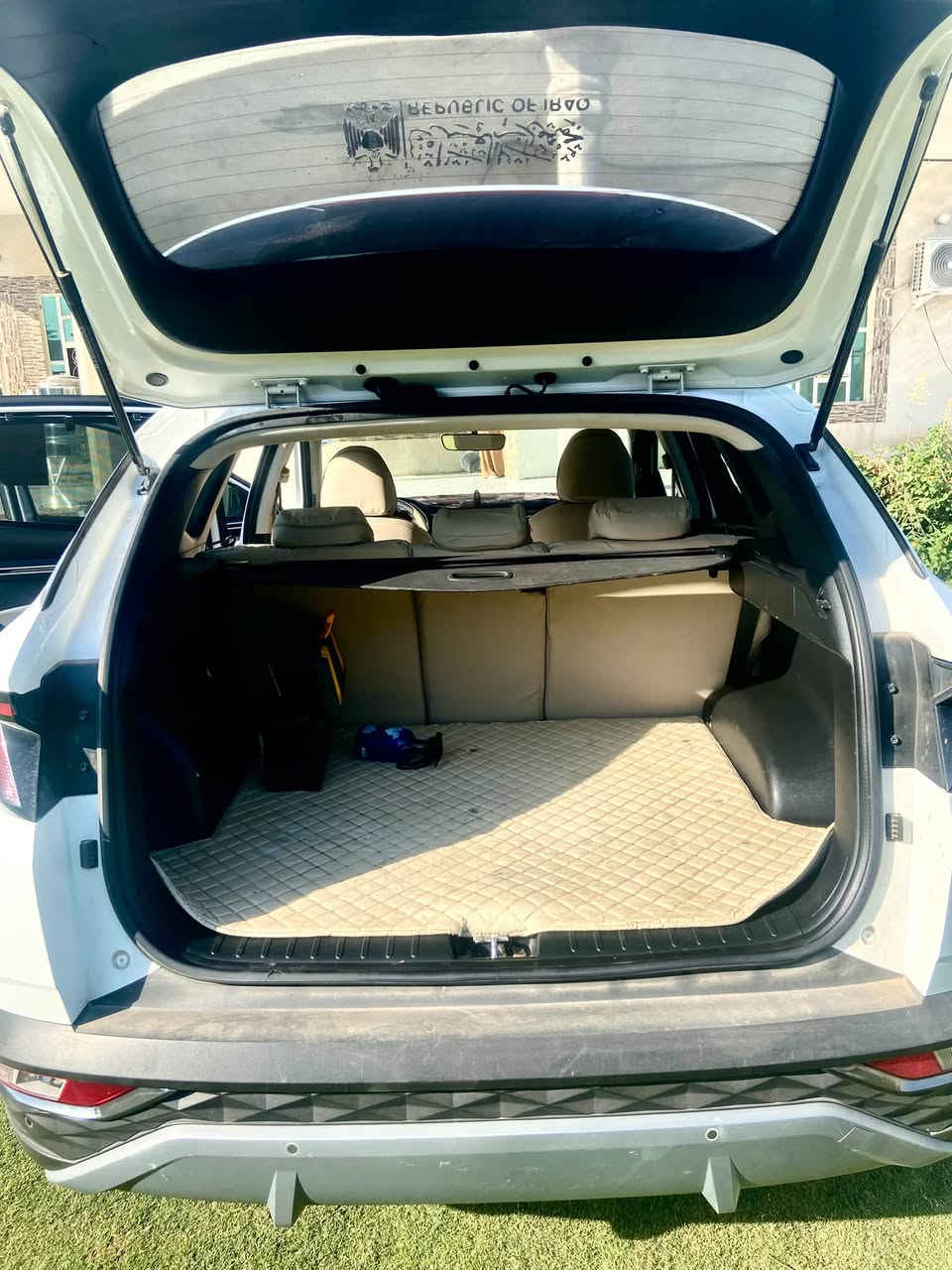 للبيع توسان بحالة الوكاله كفاله ما عدا شبر صبغ بالجاملق الأمامي
💎موديل ٢٠٢٣
💎ممشى سياره 90الف 
💎سياره ستعمل شخصي 
💎سياره فول لد 
💎شاشة كبيره خليجي 
💎كأمره خلفيه مع نضام مانع تصادم 
💎محركه 2000 دوش
💎سبير مانزل مع ملحقاته 
💎ستار أبواب خلفيه بصمه تشغيل عن بعد
💎مقاعد كهربائية 
💎تحكمات ستيرن جهتين 
‼️ملاحضه سياره فول عده فتحة السقف 
📍موقع السيارة صلاح الدين بلد  رقم اربيل تحويل شوكت مايعجبك 
ملاحظة سياره ماتتقارن مع سيارت تعبانه 

‏‎🔴 لمعرفة السعر / علق داخل المنشور اي تعليق ويجيك رد اب اقرب وقت 

🤙او اتصل عل رقم الموجود (***********)
