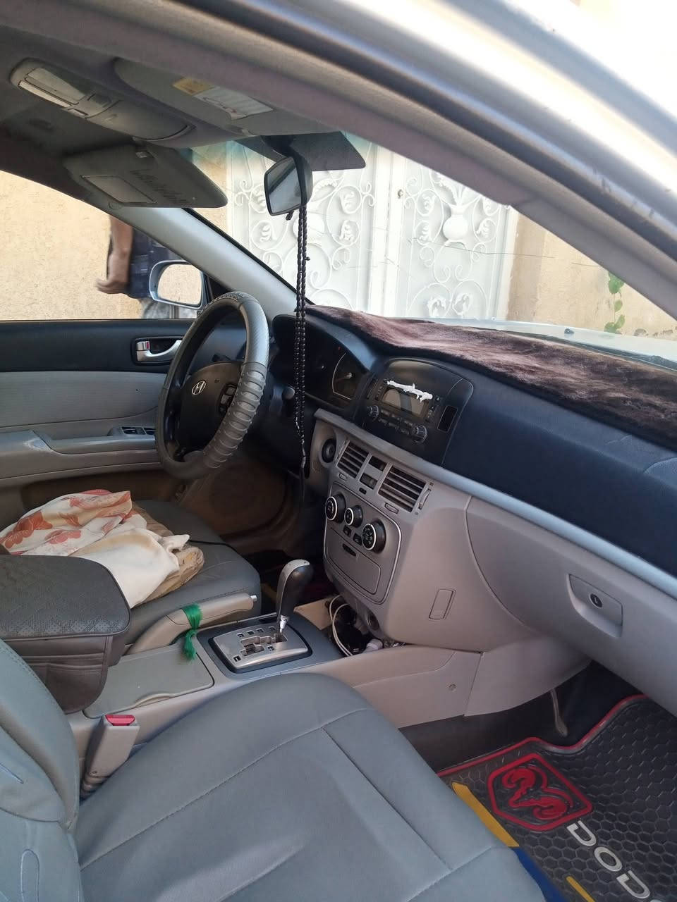 للبيع بدون مراوس ،،،، سوناتا امريكي حادثها جاملغ امامي بدون دواخل وبيها صبغ اثر جراد رقم بغداد انكليزي باسمي سيارة جاهزه من تبريد وحداديه وتايرات وباتري وتراي وين ميعجبك مكاني كوت المركز السعر 85 للاستفسار *********** واتساب مكاني كوت المركز ،،،،،
