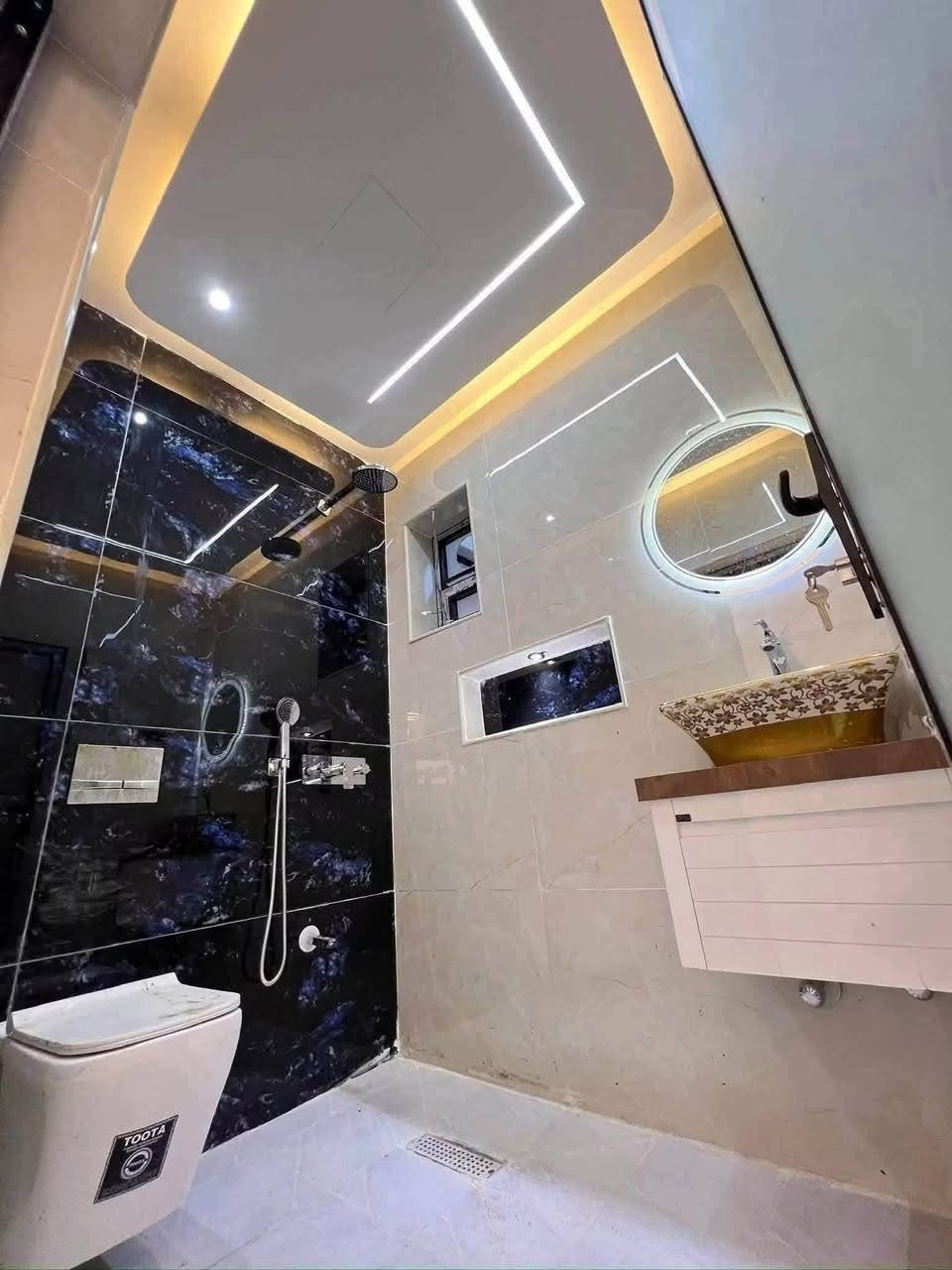 #الخيمه_واحد_حي_الجهاد🫵✌️
🏠دار للبيع مساحه 100 متر 👌👌

📍حي الجهاد مربع الامانه  موقع مميز 📍

🏠مقابيل البيت ماكو بيوت ضهر مدرسه 🏠

🏠🏠بناء نضيف جدا زيرو  😍😍

صاله مطبخ منور حمام 🛁 

وغرفه نوم 🛌 في الطابق الأرضي 

فوق 👌📞غرفتين نوم مع حمام 🛁 

طابق بيتونه صطح خلفي وأمامي 

#الخيمه_ترند

#تعلن_عقارات_حي_الجهاد

***********☎️📞

