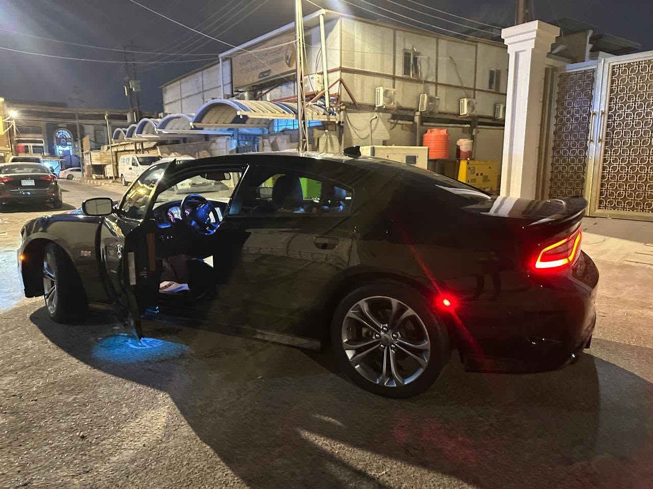 سلام عليكم
دوج جارجر 2021 Rt-5700
سيارة جديده بمعنى الكلمه بوضع الشركه
بيها باب خلفي تبديل ونص جاملغ خلفي بدون اي دواخل باقي السيارة كفالة
داخل لون مشمشي بلادي
لون اسود مميز
رقم سليمانيه شرط تحويل وكاله
عنوان البصره الجزائر 
اني مكلف بنشرها
سعرها جوه السوك جدآ مناسب 
رقم صاحب السياره 
***********
