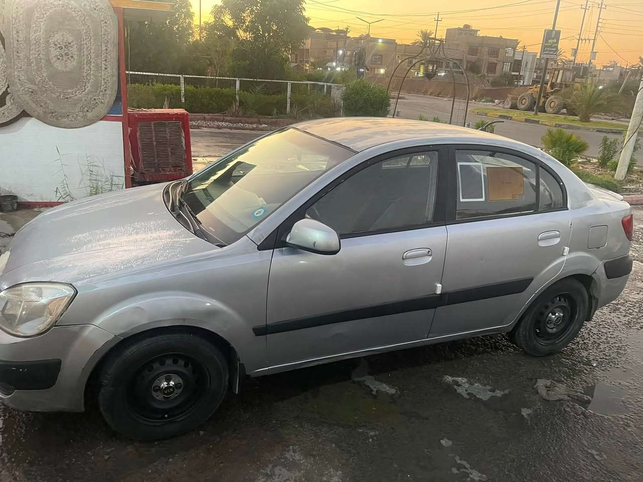 السلام عليكم كيا ريو موديل 2006 سيارة ابلادية عدة باب العبري امبدل الباقي كفالة سيارة ب اسمي وعنواني الغزالية السعر 65 وبيها مجال ***********
