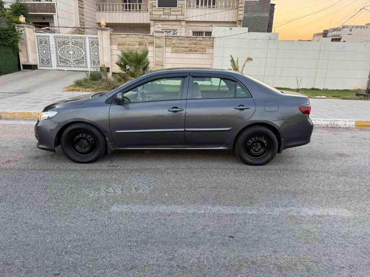 تحيه طيبه للجميع كورلا رقم انبار انكليزي موديل 2010 امريكي السياره صبغ حزام جماليه ع ايدي اثر جراد وعندي تصوير قبل الصبغ درايم شفتات جدد دسكات فلنجات تبريد جاهز منضومه فيت بم وبلكات كله جديد محرك المرغوب 1800 جديد كير جديد السياره متعوب عليه كلش وجاهزه من دعاميه للدعاميه السعر 95 مجال بسيط جدا مكان السياره الانبار فلوجه قرب  سيطرة دخول فلوجه رقم الاتصال 
ابو انس ***********
