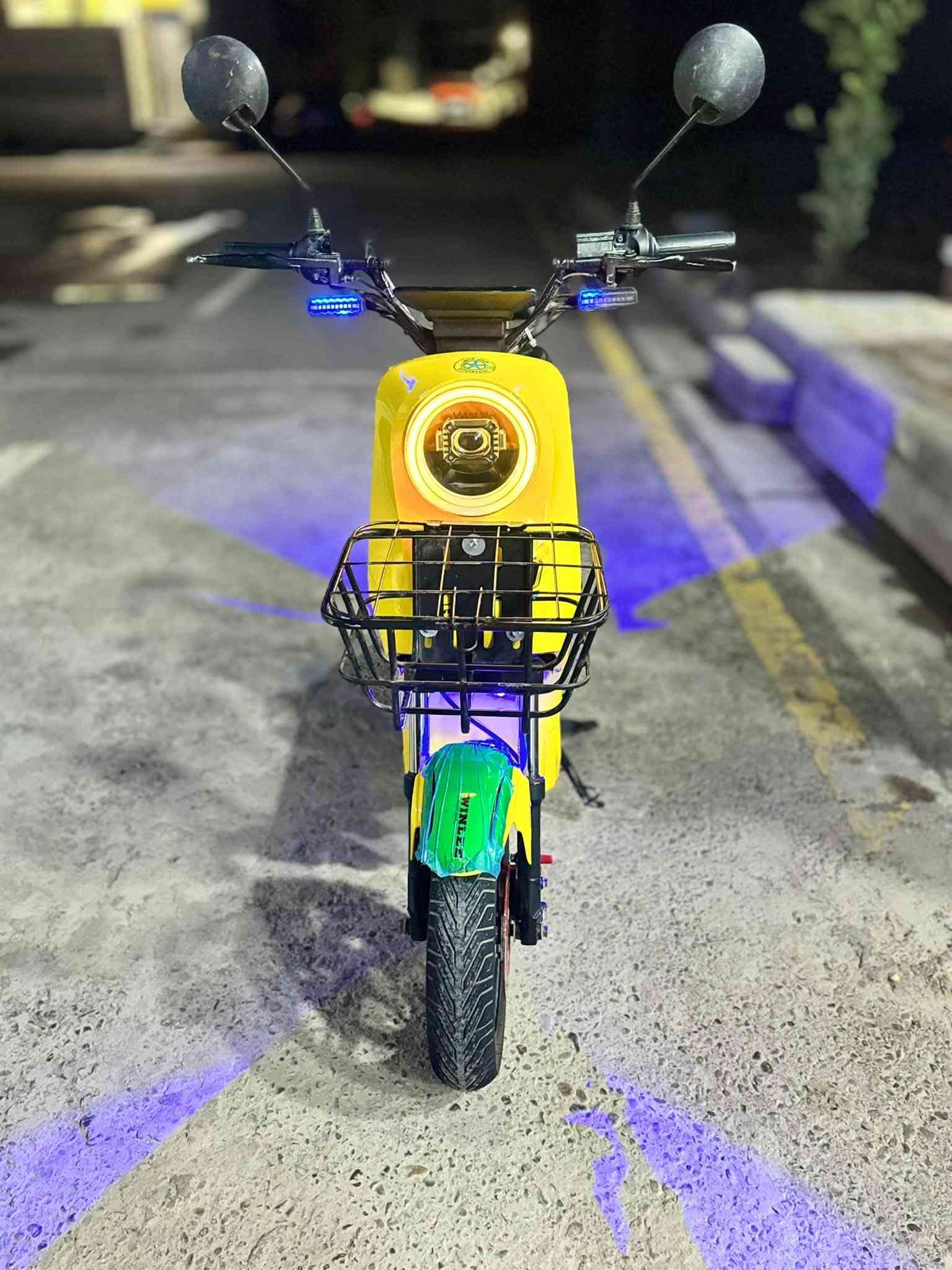 سلام وعليكم
R9
5 بطاريات دراجة جديدة شوفت عينك مابيها نقص بيها بس الدبل اشارة والاشارة ما تشتغل بطاريات جدد سعرها ٤٠٠ 
مكاني بغداد زعفرانية
***********
