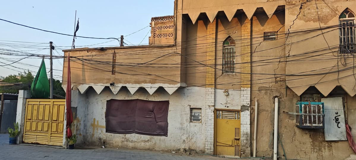 السلام عليكم 
بيت ركن بعتبار عرصه  للبيع او مراوس بيت جهاز  في حي الانصار خلف مدرسه معرفه على ساحه  135 متر للأستفسار ع هذه رقم ***********
