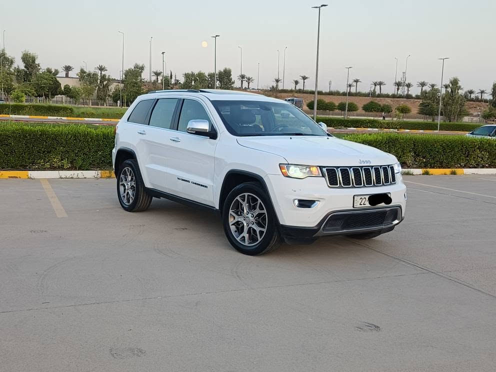 jeep laredo 2022 
‎   ( سعری : 230 وەرەقە و مەجال )  
‎جیب لەریدۆ نموونە لەجوانی 
‎مۆدیل: 2022 
‎فول فول  مواسەفات
‎ بەس دەبل ئەکسل نیە 
‎بۆنیتی سبوخە بێ ناو گرتن 
‎ئەرباگ بەس سوکان سیستەمە 
‎46 هەزار مایل ڕۆیشتیە 
‎ڕەقەم سەنەوی نوێیە 
‎گێرو مەکینە بەشەرتە 
‎شوێن هەولێر 
‎ڕەقەم تەلەفۆن : *********** 
‎ أربيل, العراق
