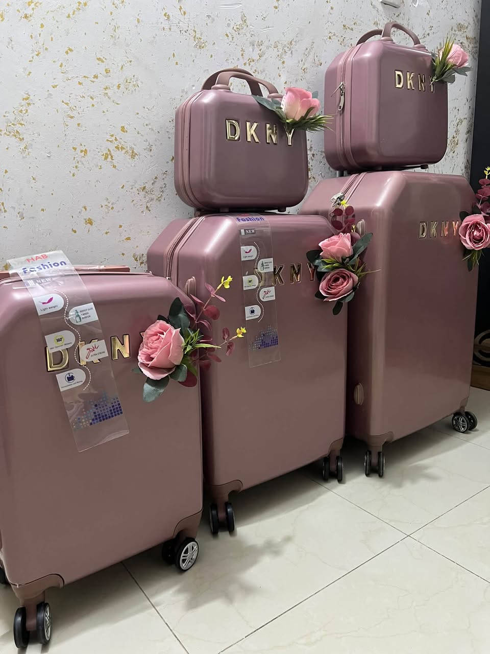 ايجار جنط عروسه ب25 بكربلاء سيت يتكون من 5 جنط ويبقن يم العروسه 5 ايام يوجد خدمه توصيل 🚚 كافه مناطق كربلاء الحجز واتساب ***********
