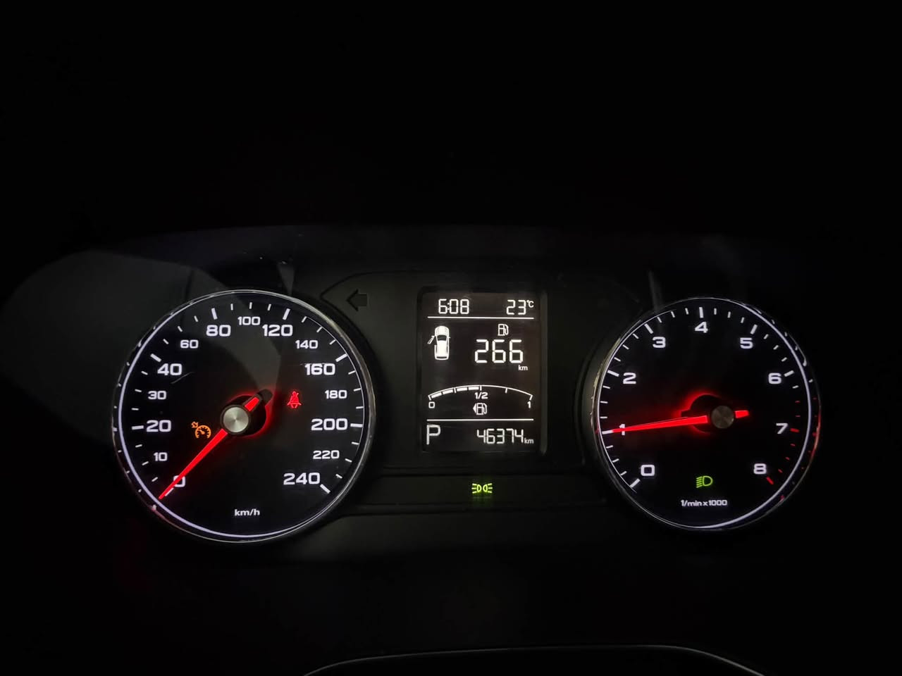 للبيع سيارة MG RX5 2023 
خليجي بأسمي استلام من الوكالة رقم بغداد 
محرك 1.5T كير AT ماشية ٤٦ الف كم تحت الضمان ٦ سنوات او ٢٠٠ الف كم ومستمر على الصيانه في الشركة...بدون صبغ فقط بارد في البنيد على كد كف اليد و بارد في الصندوق على كد اصبعين..
موجودة في بغداد اليرموك الداعي للبيع لشراء MG RX9 الحديث
السعر      137 وبيها مجال ***********
