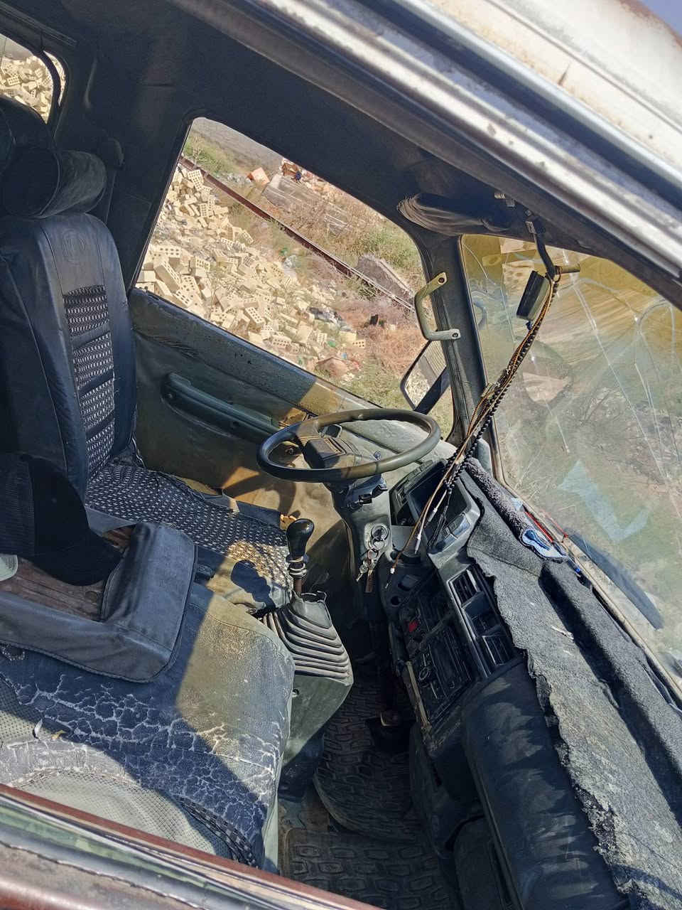 سلام عليكم بستا للبيع مكينه كير اكسل خير من الله تراي وين ميعجبك شواصي نضيفه واحد معمر درجه اولى كهرباء شغاله رقم حمل سنويه 28  عارضهه 25 مكان الدوره البوعيثه مكلف بالنشر رقم صاحبهه ***********
