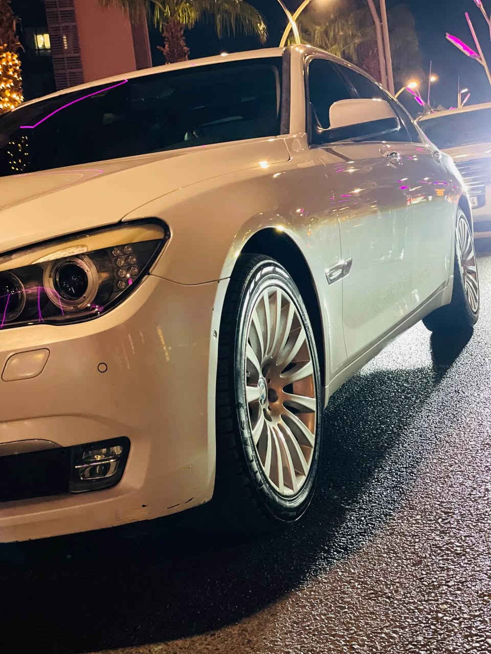 BMW 730 LI
فوول مواسةفات بسمة شاشة كاميرا حساس كوشن خزن كوشن كارةباي كوشن سارد و گةرم  سلايت قةپات مواسةفات 
سةيارةكة بةس نيو چاملخي پيشي بوياخة 
بو زانياري زياتر پةيوةندي بكة *********** أربيل, العراق
