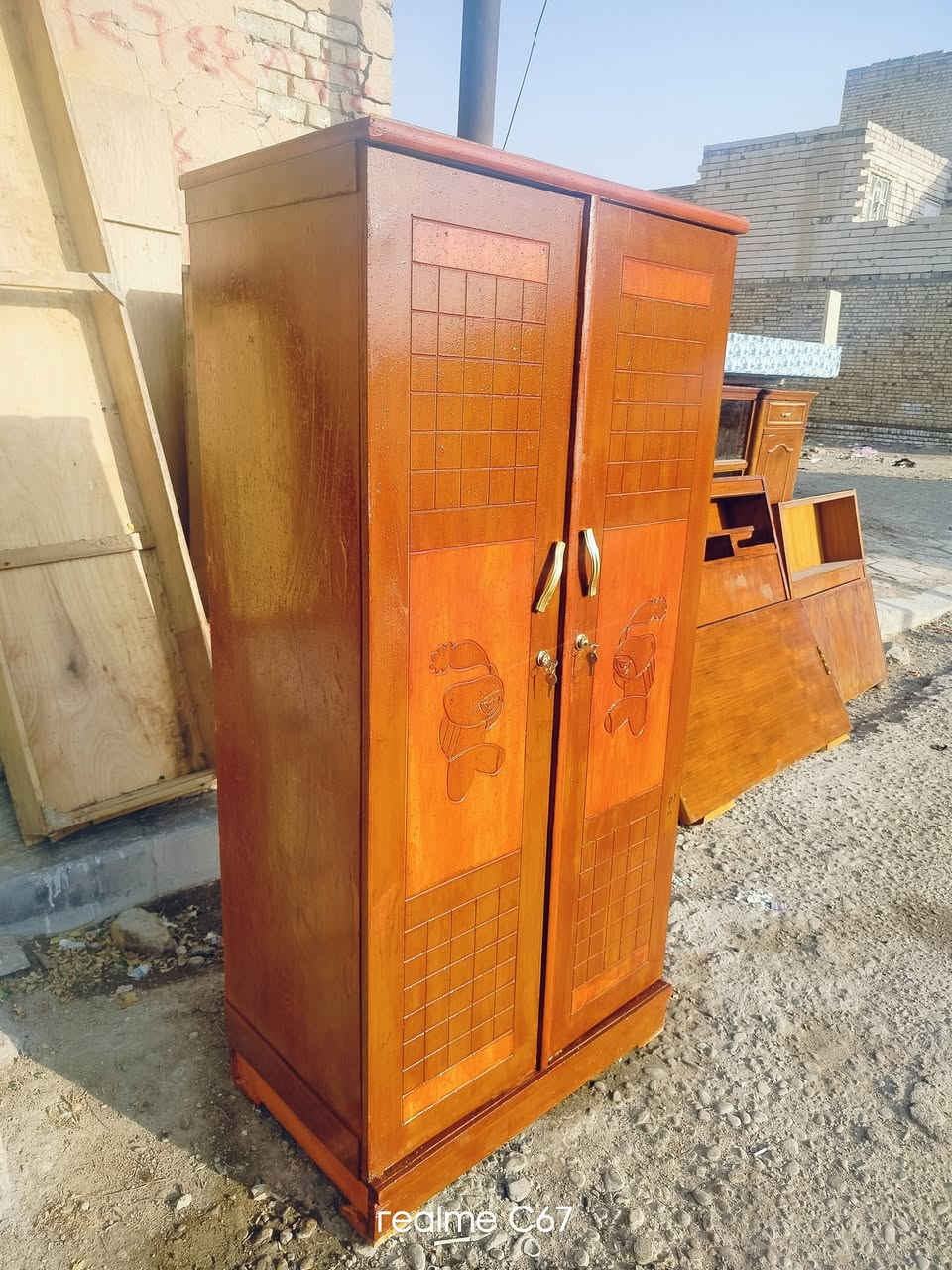 كنتور صغير الارتفاع مترو75سم//والعرض 83سم //السعر 65الف نهايته قفل//العماره حي النداء//***********

نص مكتوب في الصور:
- realme C67